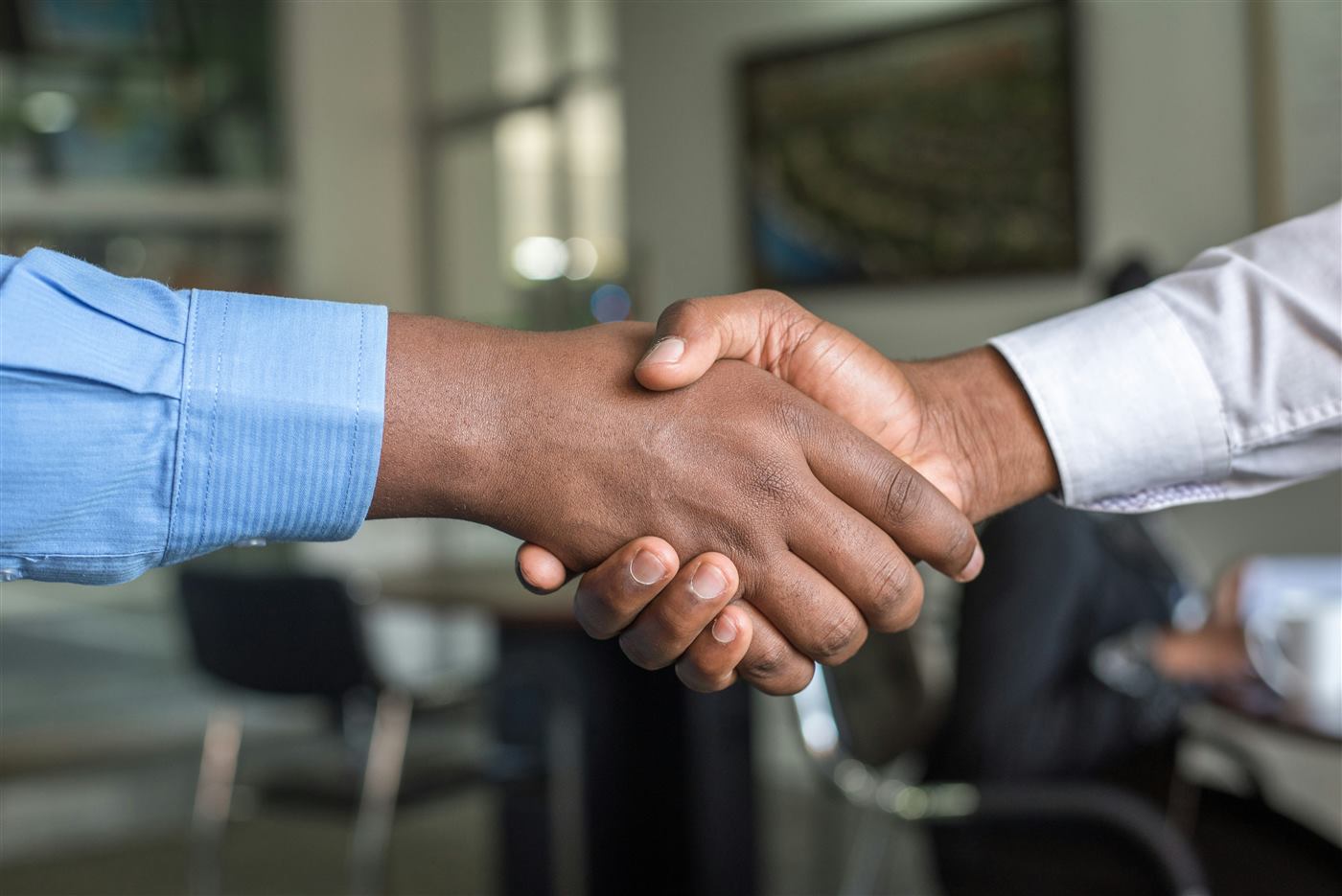 An advisor and client shaking hands